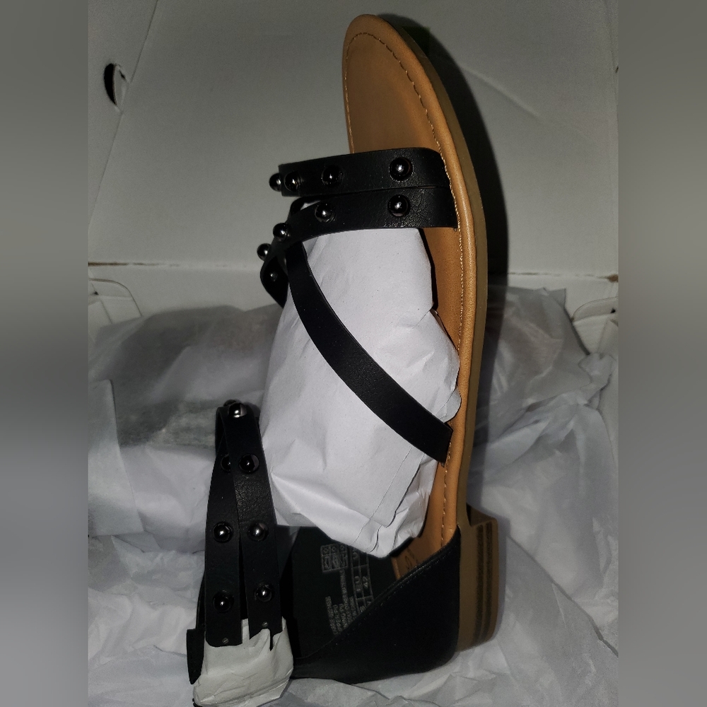 Sandals - Picture 2 of 6